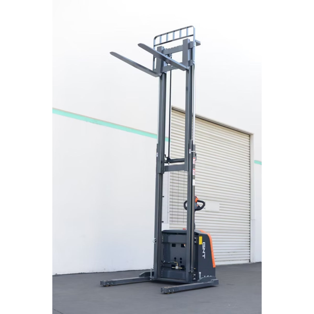 GNT G40BC-Li Full Powered Lithium Straddle Stacker