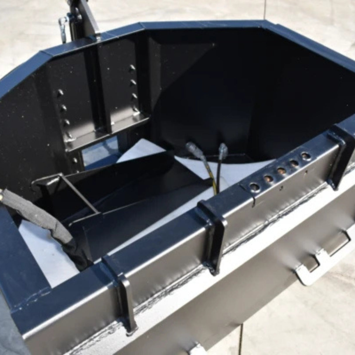 Loflin Fabrication Skid Steer Hydraulic Concrete Bucket