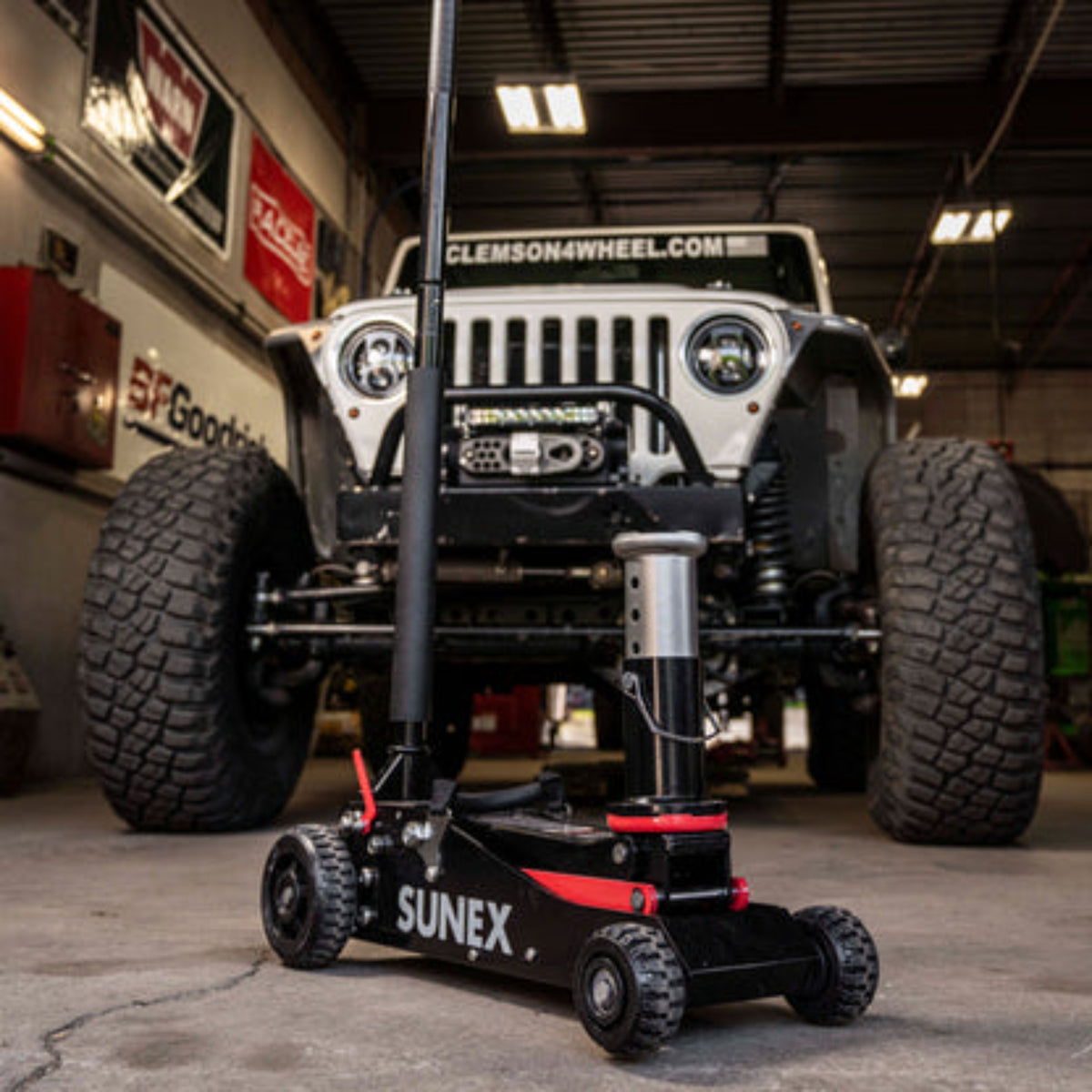 SUNEX 6602RJ 2-Ton Big Wheel Jack