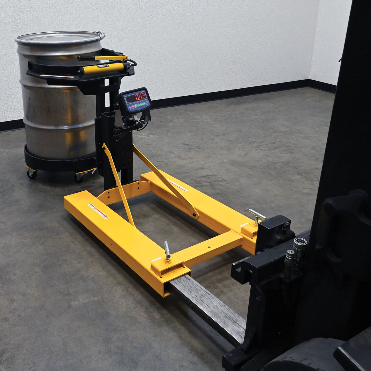 Vestil DGPS-55-SCL Fork Mounted Drum Gripper with Digital Scale | Grip & Weigh 55-Gallon Steel or Poly Drums, Top-Lip Lift, 700 lb