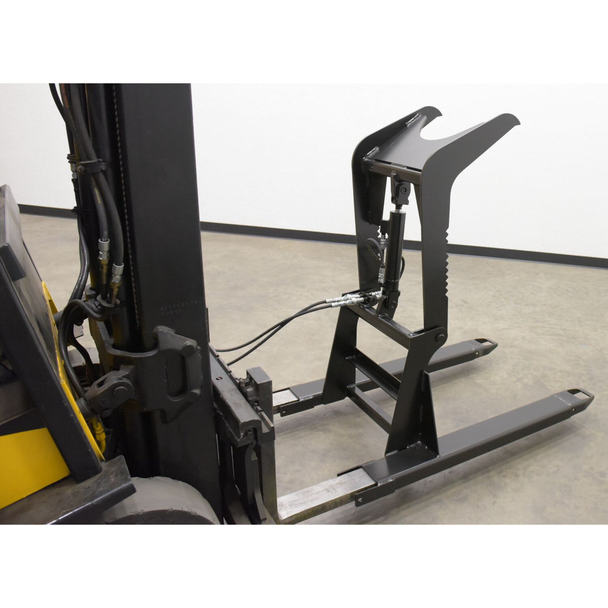 Vestil HMG-35-4 Fork Truck Grapple Attachment — Hydraulic 4,000 lb Forklift Grabber for Rolls, Pipe & Logs