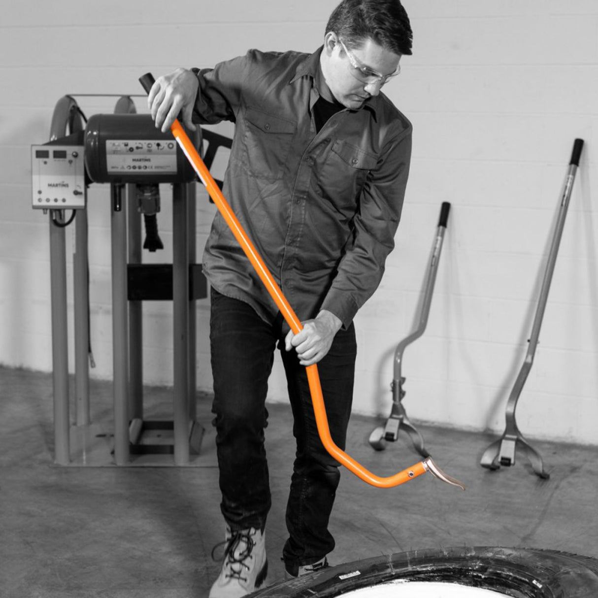 Martins Industries Truck Tire Mounting Tool – Professional Tire Installation Lever for Truck & Bus Tires