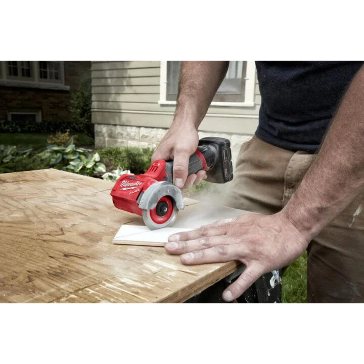 Milwaukee M12 FUEL 3 in. Compact Cut Off Tool Kit