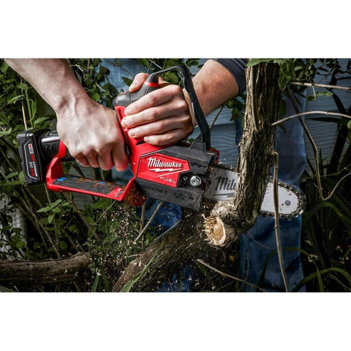 Milwaukee M12 FUEL HATCHET 6 In. Pruning Saw Kit