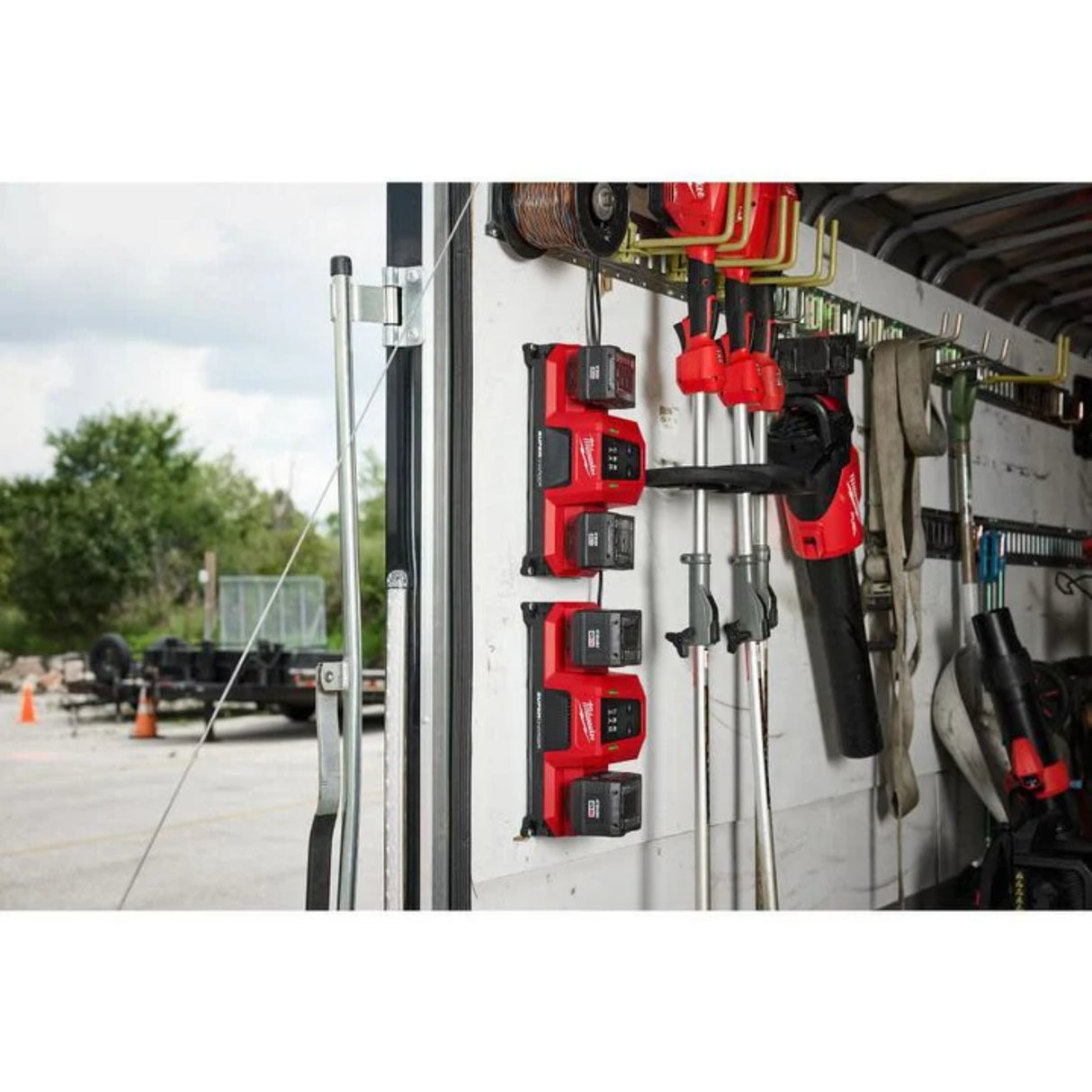 Milwaukee M18 Dual Bay Simultaneous Super Charger with 4 Point Mounting