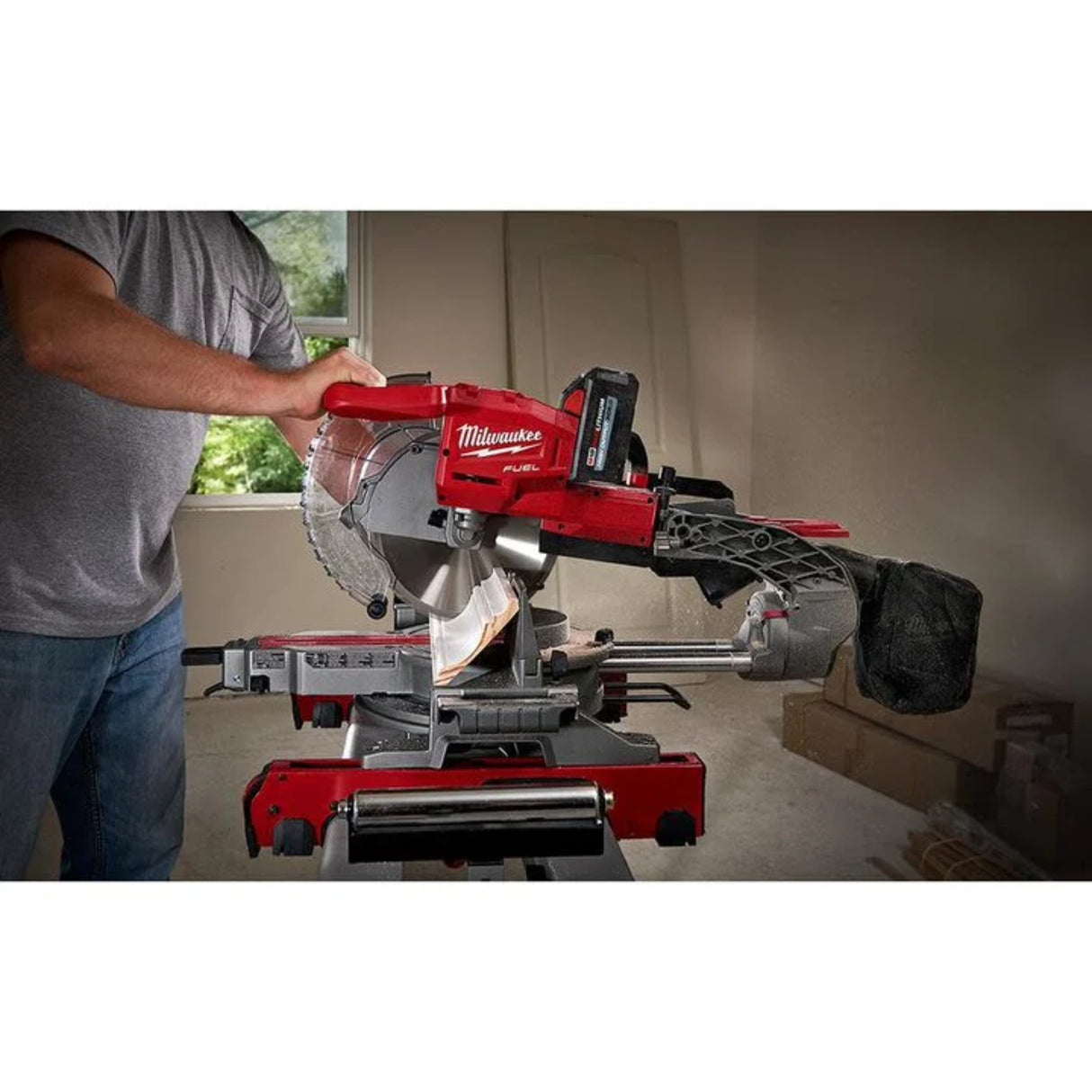 Milwaukee M18 FUEL 10inch Dual Bevel Sliding Compound Miter Saw Kit