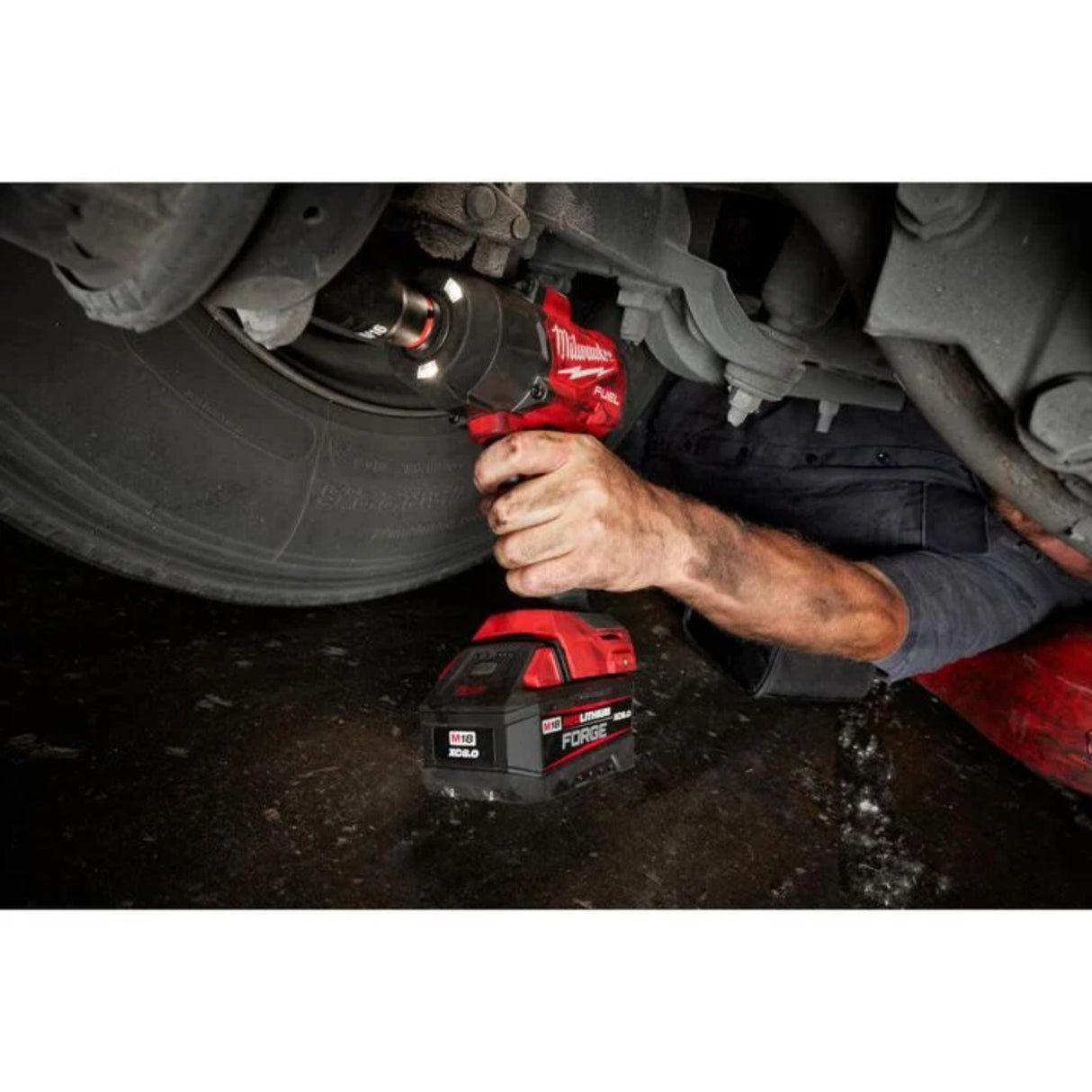 Milwaukee M18 FUEL 1/2in High Torque Impact Wrench with Friction Ring REDLITHIUM FORGE Kit