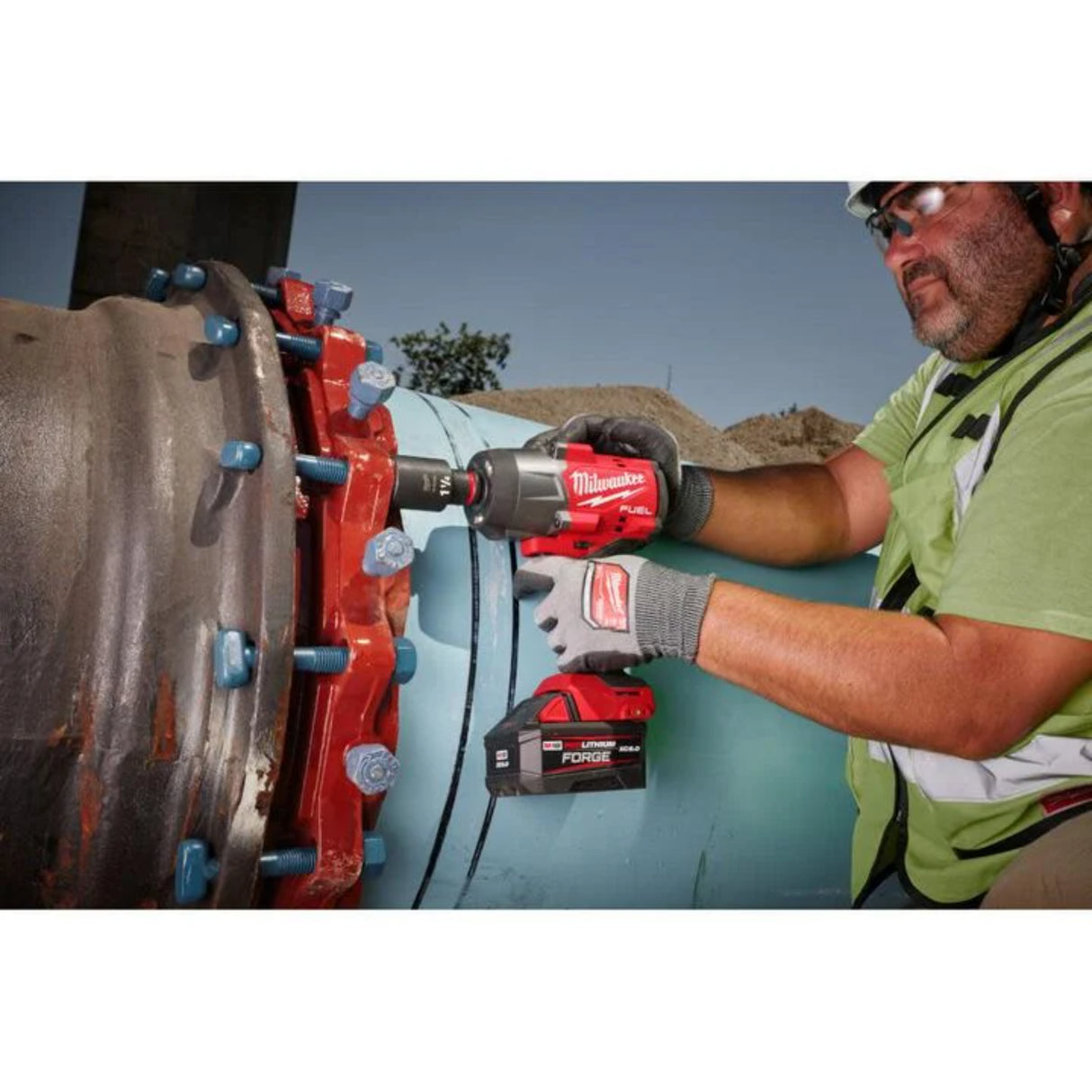 Milwaukee M18 FUEL 1/2in High Torque Impact Wrench with Friction Ring REDLITHIUM FORGE Kit