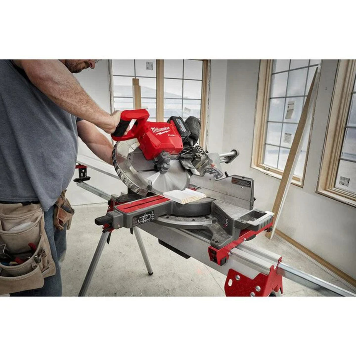 Milwaukee M18 FUEL 12inch Dual Bevel Sliding Compound Miter Saw - Kit