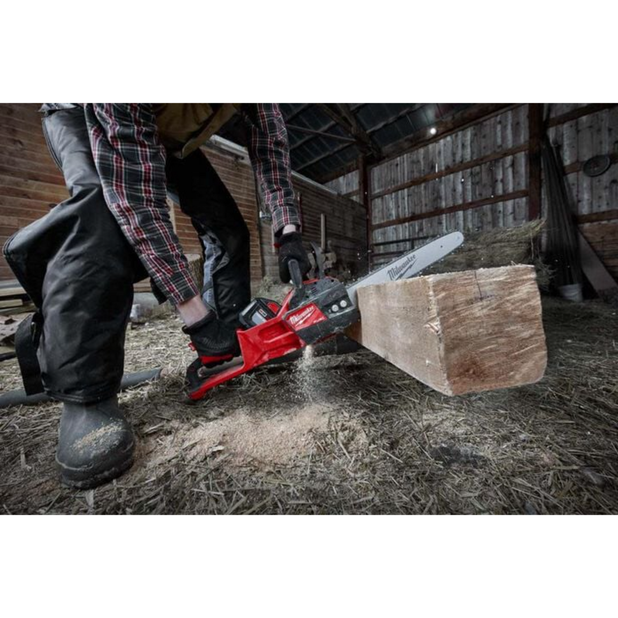 Milwaukee M18 FUEL 16 in. Chainsaw Kit