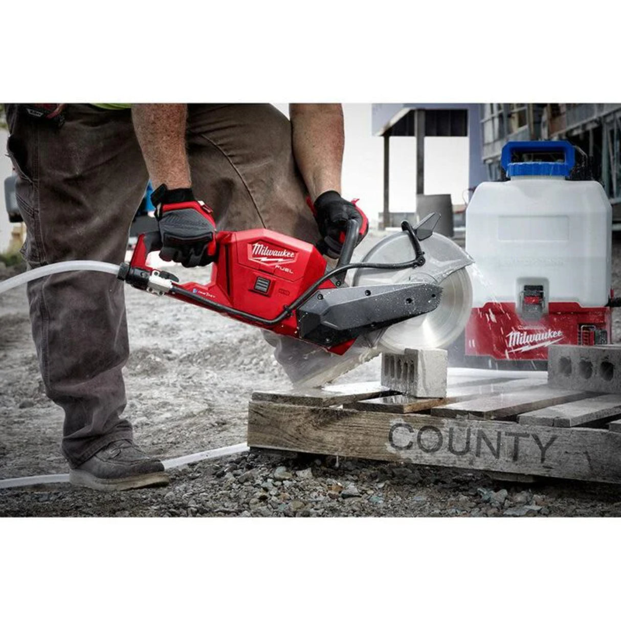 Milwaukee M18 FUEL 9 in. Cut-Off Saw with ONE-KEY Kit