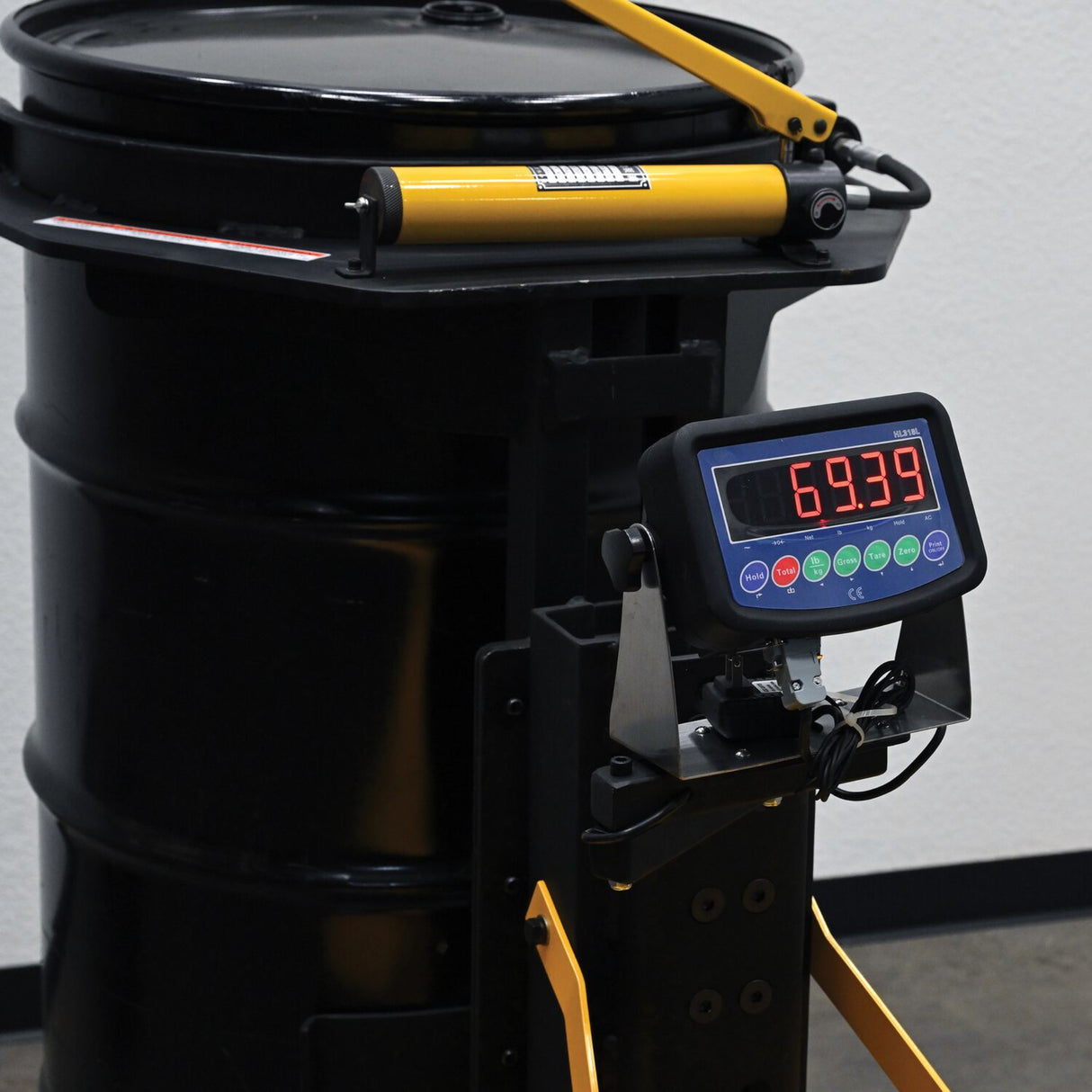 Vestil DGPS-55-SCL Fork Mounted Drum Gripper with Digital Scale | Grip & Weigh 55-Gallon Steel or Poly Drums, Top-Lip Lift, 700 lb
