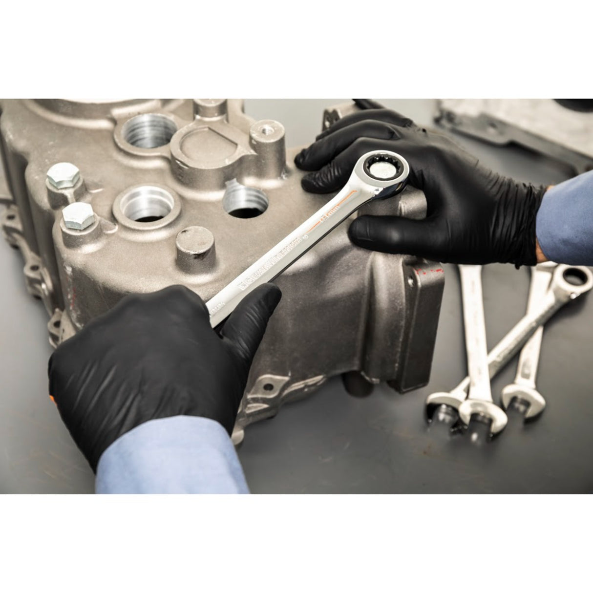 GearWrench 9416 16-Pc 72-Tooth 12-Point Ratcheting Combination Wrench Set — Metric