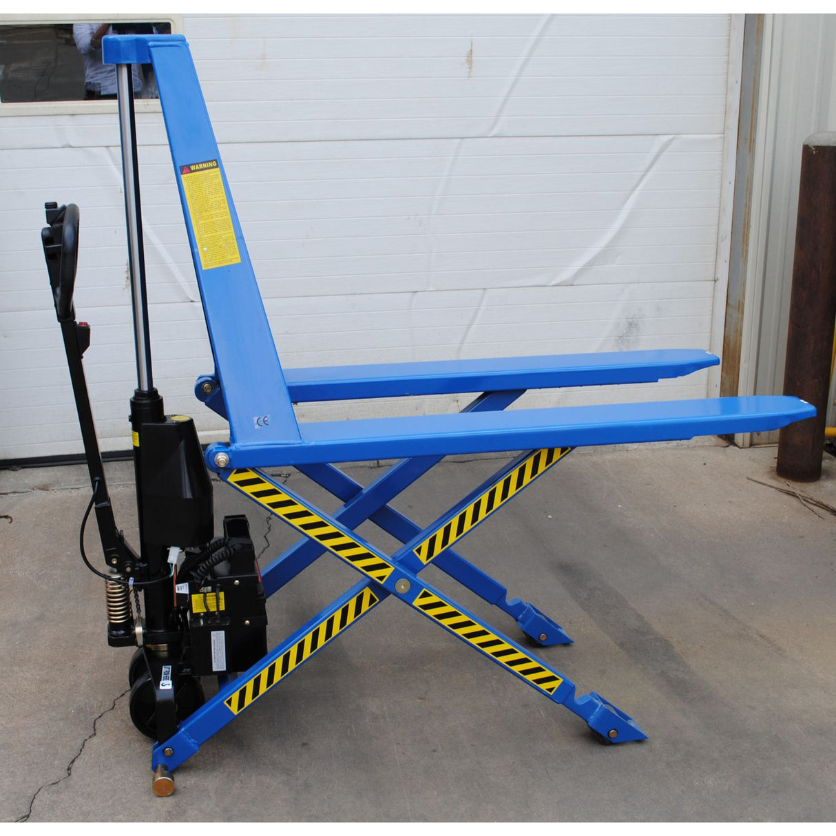 Vestil L-270-DP-HD Dual Power Tote Lifter — Hand Pump AND 12V DC Battery in One Unit for Maximum Operational Flexibility