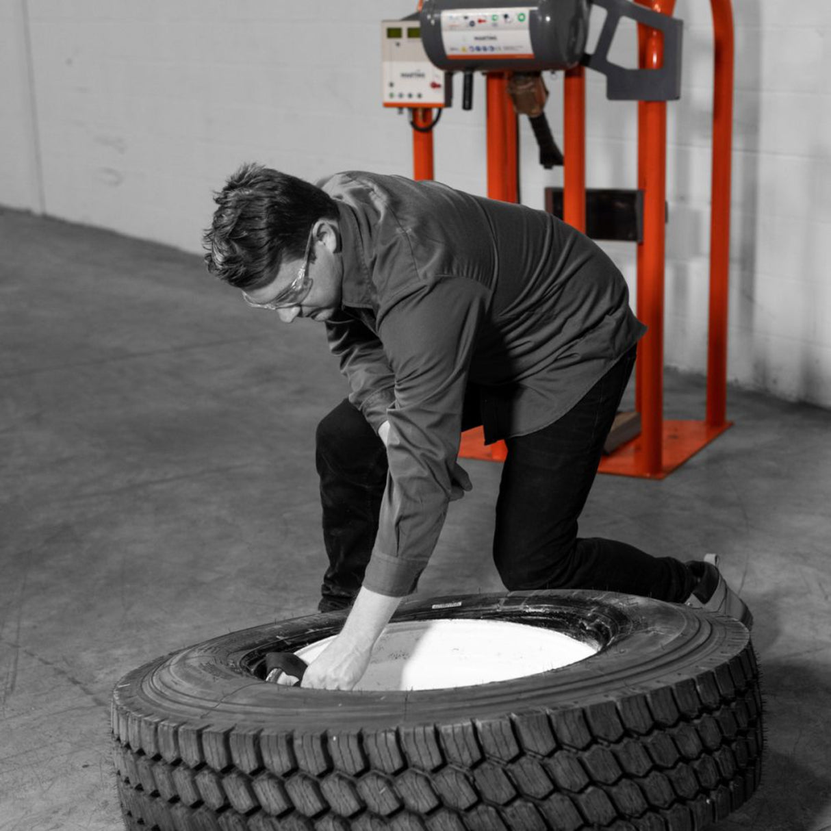 Martins Industries Tire Bead Holder – Anti-Slip Truck Tire Mounting Tool (MBH)