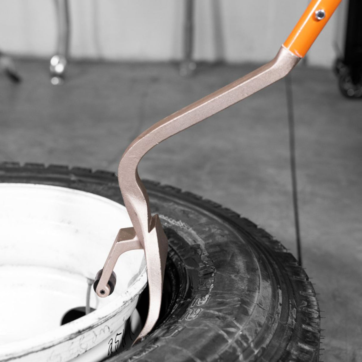 Martins Industries Truck Tire Demounting Tool (MDT-T) – Manual Demount Tool for Semi-Truck & Bus Tires, 4-Step Process