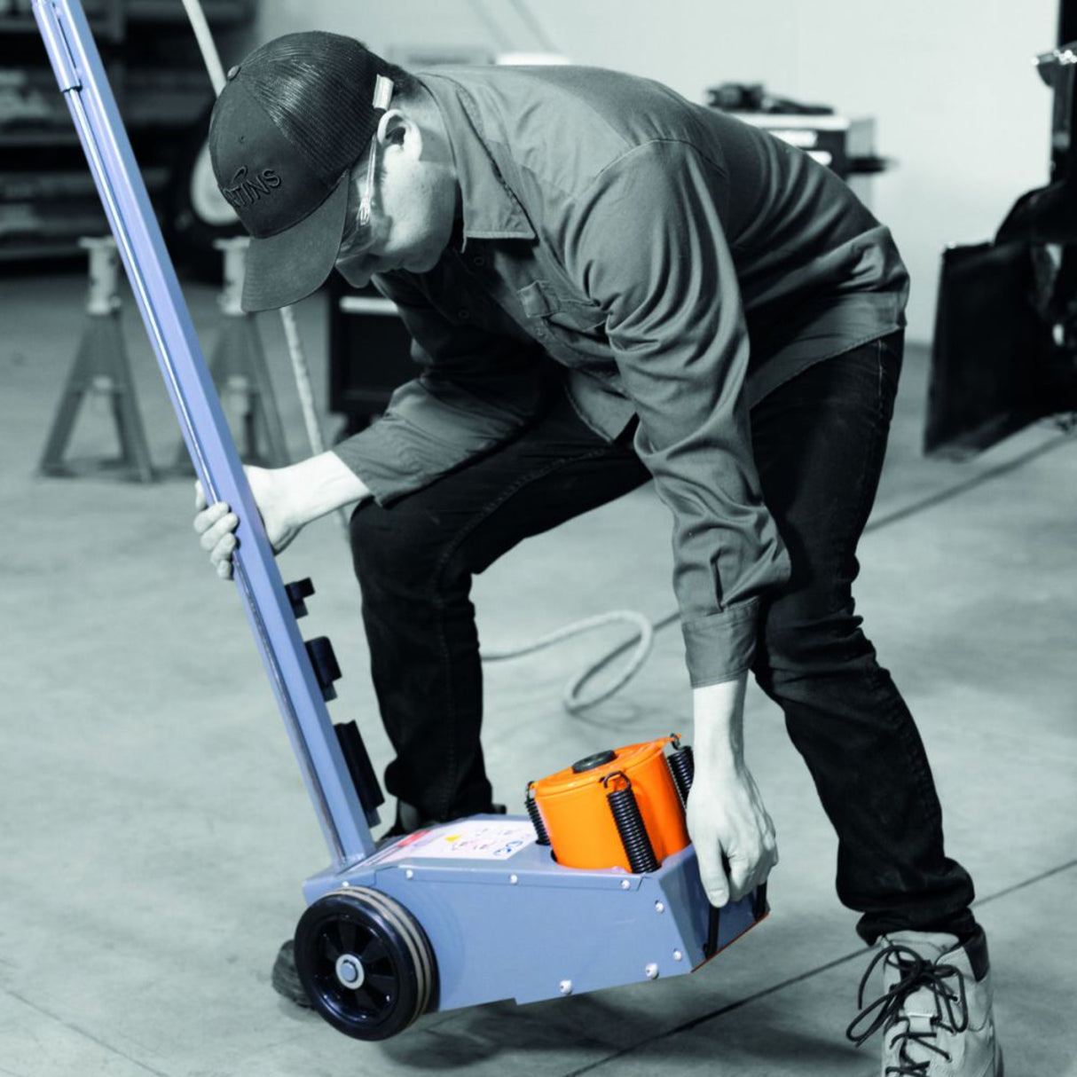 Martins Industries 22-Ton Professional Air/Hydraulic Floor Jack (MFJ-20T) – Heavy-Duty Air-Powered Service Jack for Light Commercial & Industrial Trucks, 44,000 lb Capacity