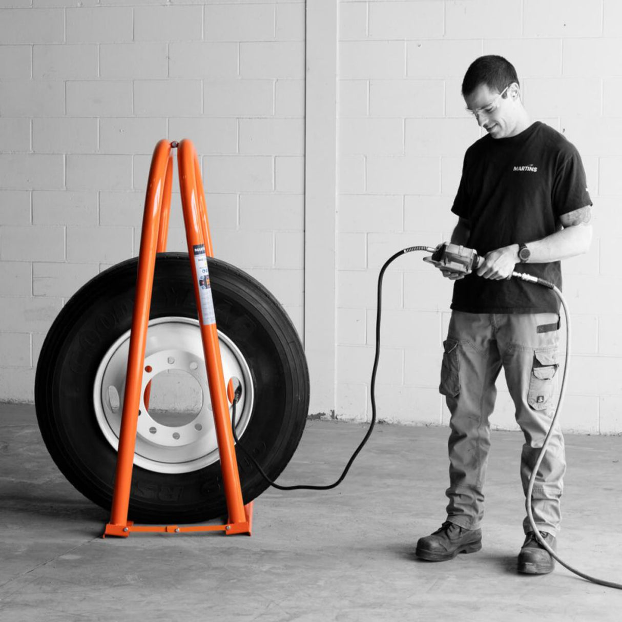 Martins Industries 2-Bar Portable Tire Inflation Cage – One Size Fits All, 130 PSI Rated (MIC-2OSFA)