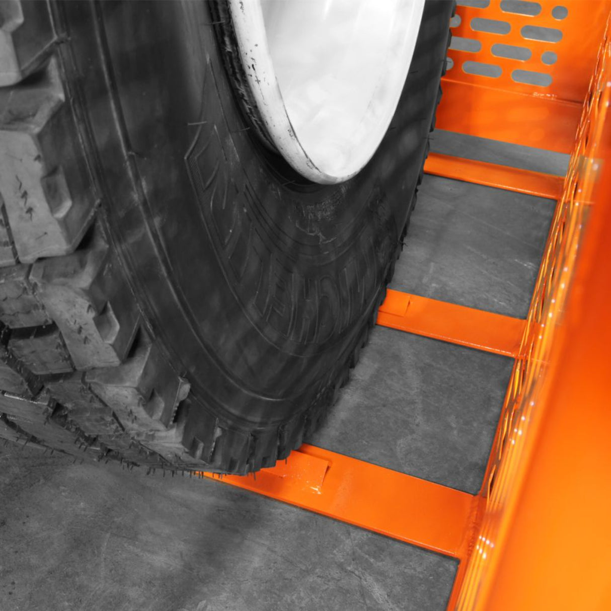 Martins Industries 6-Bar HD Tire Inflation Cage (MIC-6HD) – OSHA-Compliant Safety Cage for Truck, Bus & Aircraft Tires up to 47″ OD, 130 PSI