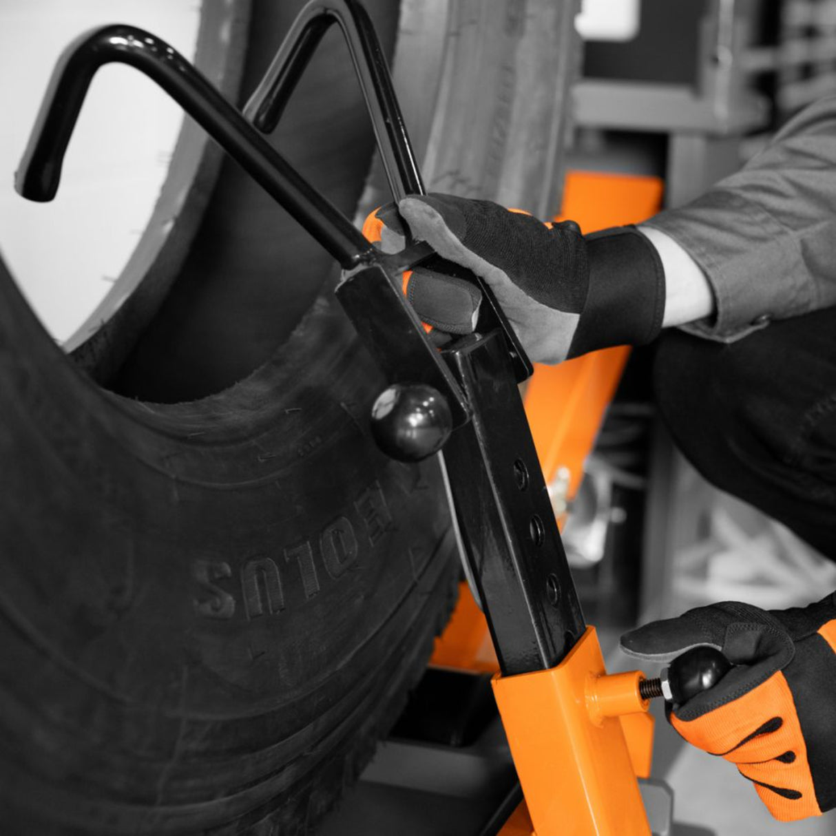 Martins Industries Pneumatic TBR & OTR Tire Spreader (MTRS-HD) – Air-Powered Truck & OTR Tire Repair Spreader with Lift Platform, Inspection Lamp & 265 lb Capacity
