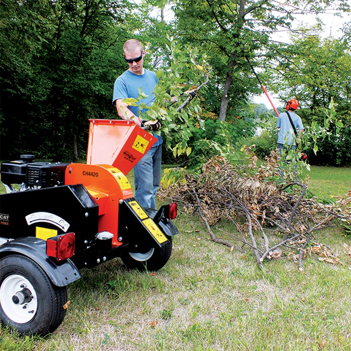 Bear Cat CH4420 4 In. Towable Chipper | 13 HP Briggs & Stratton XR