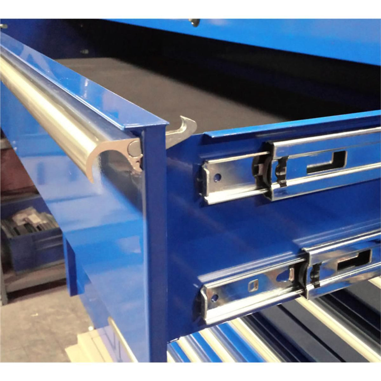 Extreme Tools RX Series 72in W x 25in D Pro Hutch & 19-Drawer Roller Cabinet Combo, Blue/Chrome