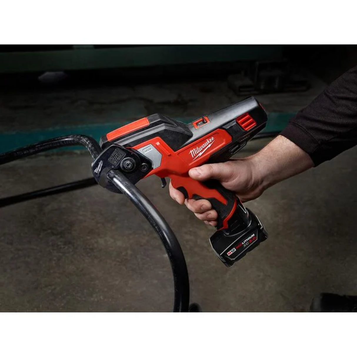 Milwaukee M12 600 MCM Cable Cutter Kit
