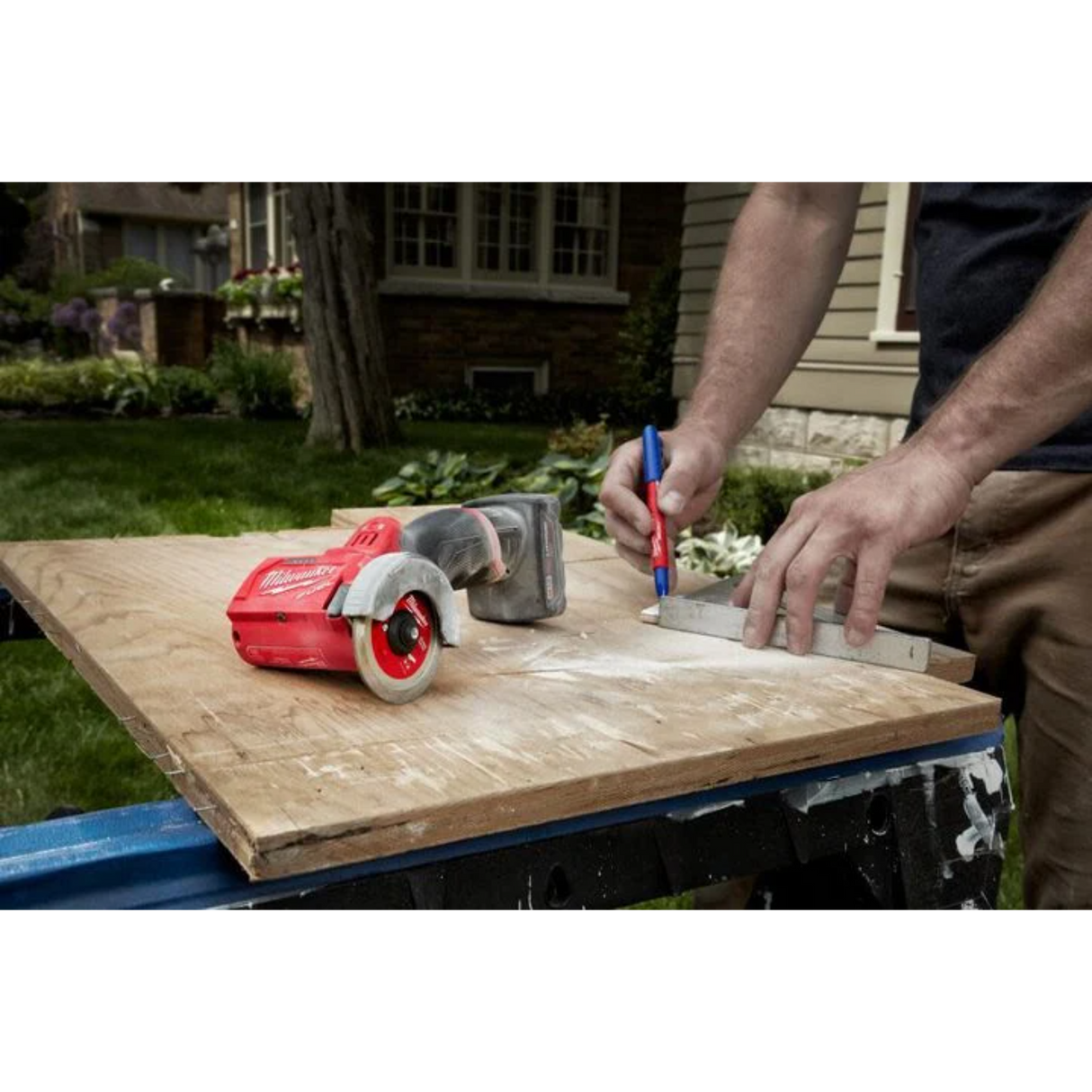 Milwaukee M12 FUEL 3 in. Compact Cut Off Tool Kit