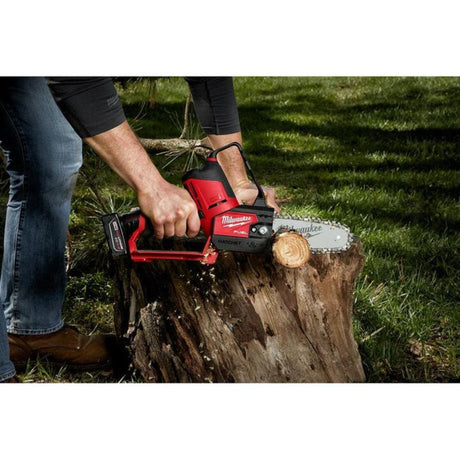 Milwaukee M12 FUEL HATCHET 6 In. Pruning Saw Kit
