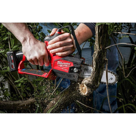 Milwaukee M12 FUEL HATCHET 6 In. Pruning Saw Kit