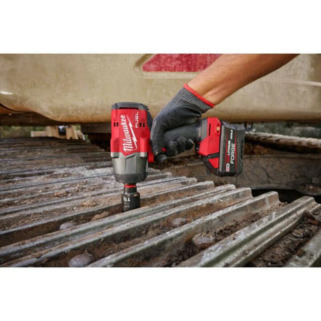 Milwaukee M18 FUEL 1/2in High Torque Impact Wrench with Friction Ring REDLITHIUM FORGE Kit