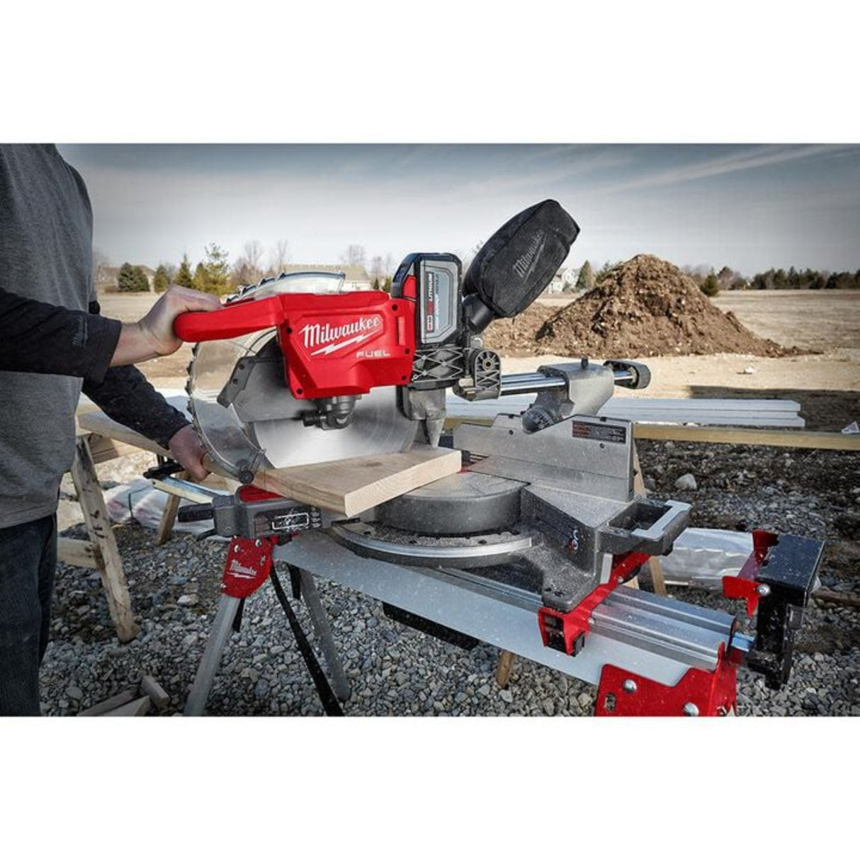 Milwaukee M18 FUEL 12inch Dual Bevel Sliding Compound Miter Saw - Kit
