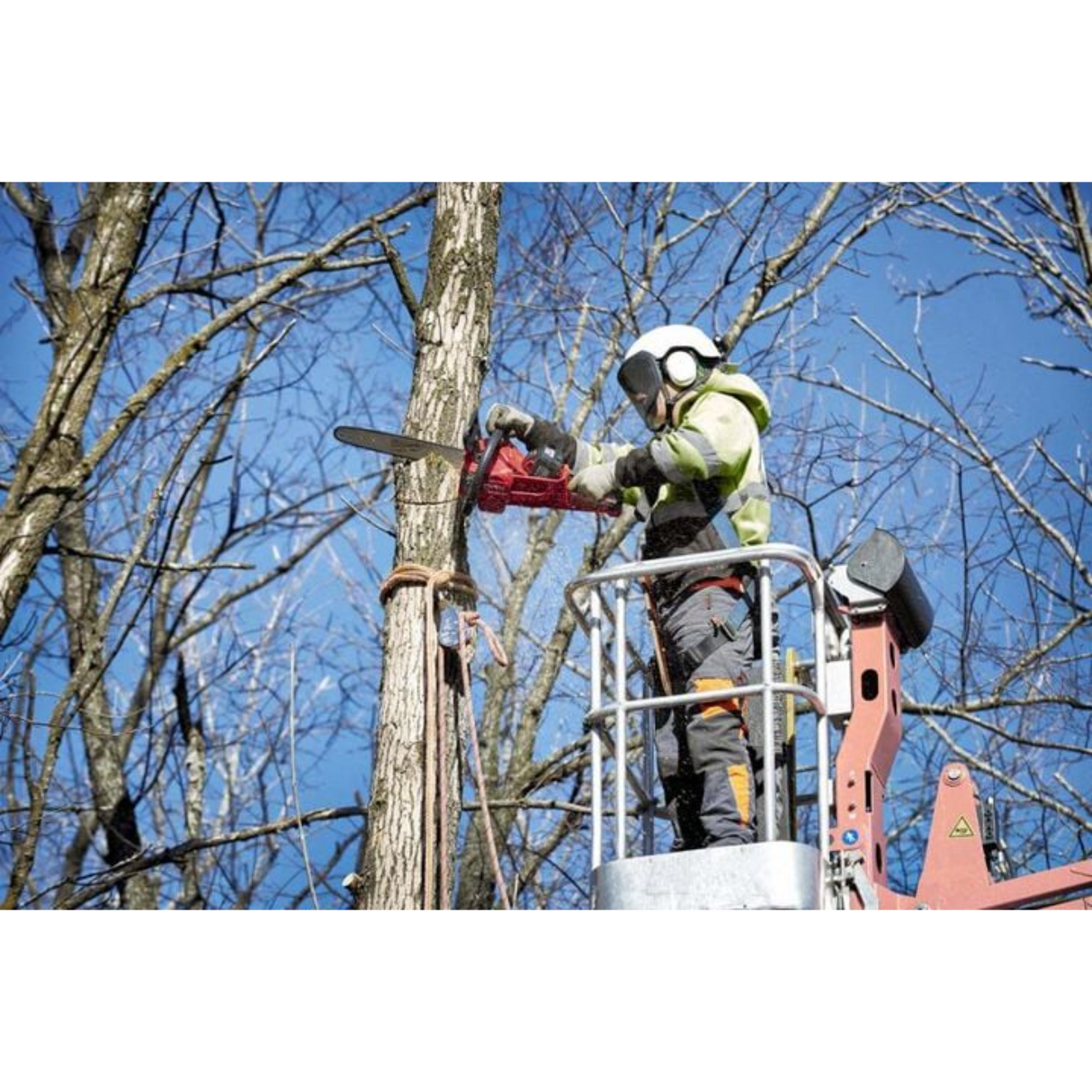 Milwaukee M18 FUEL 16 in. Chainsaw Kit