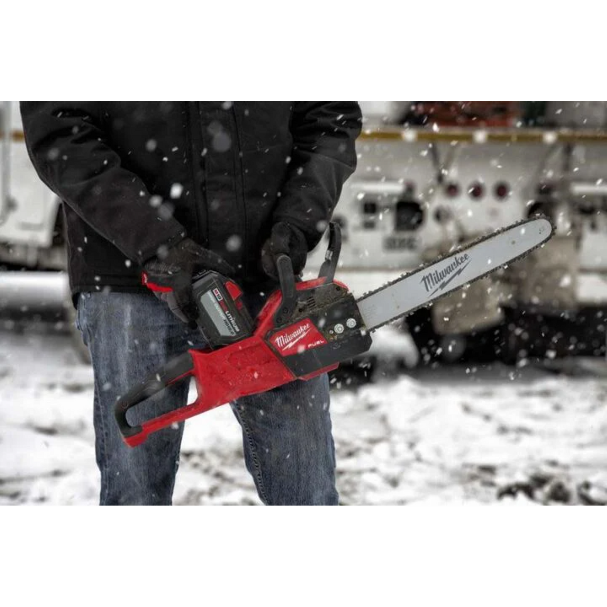 Milwaukee M18 FUEL 16 in. Chainsaw Kit