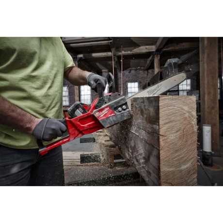 Milwaukee M18 FUEL 16 in. Chainsaw Kit