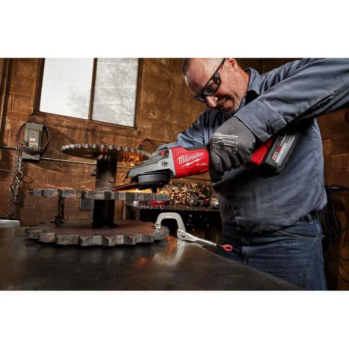 Milwaukee M18 FUEL 5inch Flathead Braking Grinder Paddle Switch No Lock (Bare Tool)