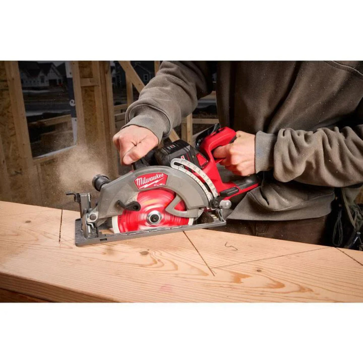 Milwaukee M18 FUEL 7-1/4 Inch Rear Handle Circular Saw Kit