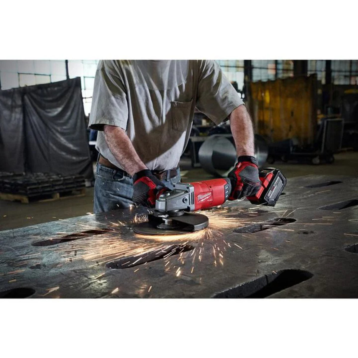 Milwaukee M18 FUEL 7 in. / 9 in. Large Angle Grinder (Bare Tool)