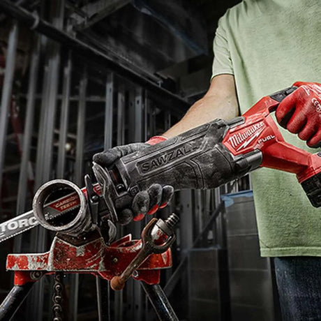 Milwaukee M18 FUEL SAWZALL Reciprocating Saw - 1 Battery XC5.0 Kit