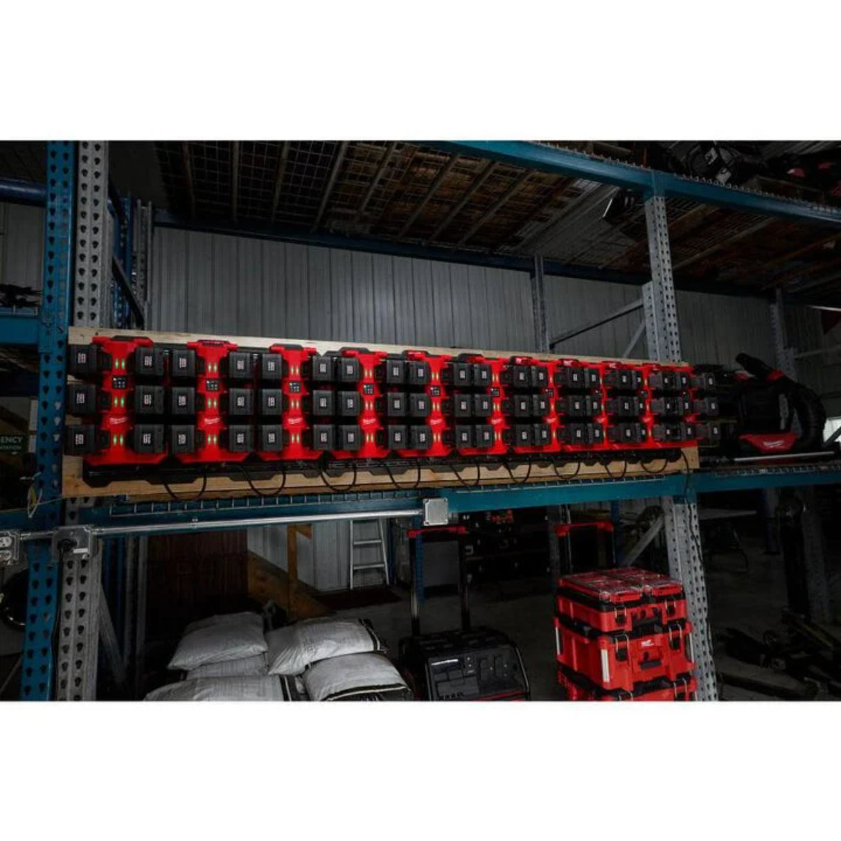 Milwaukee M18 Six Bay Daisy Chain Rapid Charger